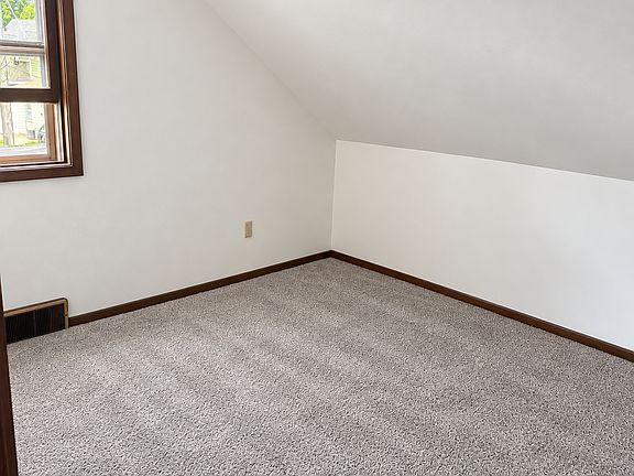 5th image of 615 W 12th St APT 2
