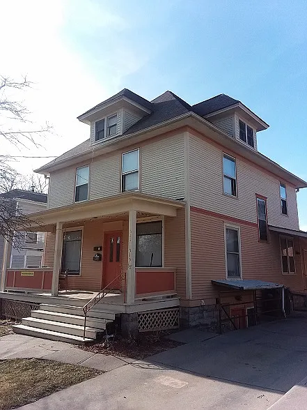 4 bed, $2,135 — Photo 1