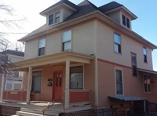 315 1/2 S Johnson St, Iowa City, IA 52240