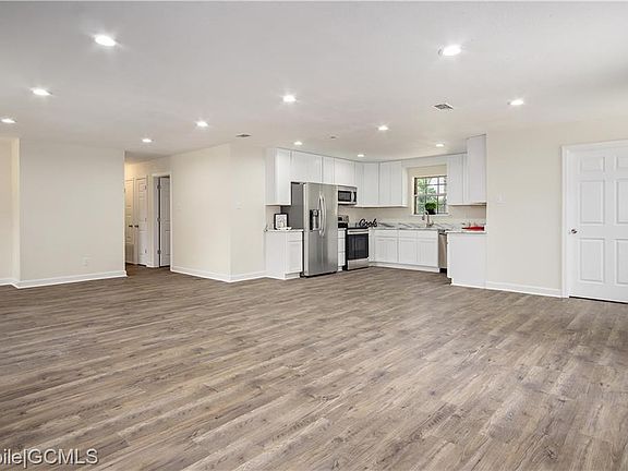 5th image of 5913 Theles Dr