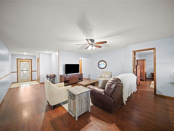 5th image of 601 Garland Pl