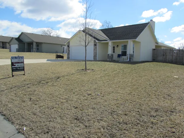 205 Bergsten Ct, Riley, KS 66531