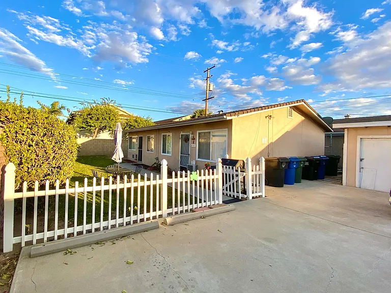 8786 La Salle St — Photo 1