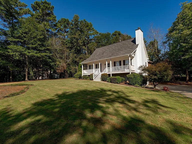 325 Dobbs Rd — Photo 5