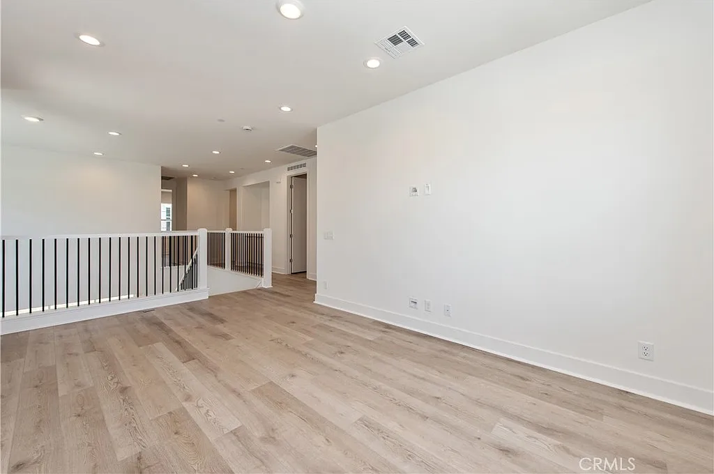 5 bed, 3000 sqft, $7,200 — Photo 4