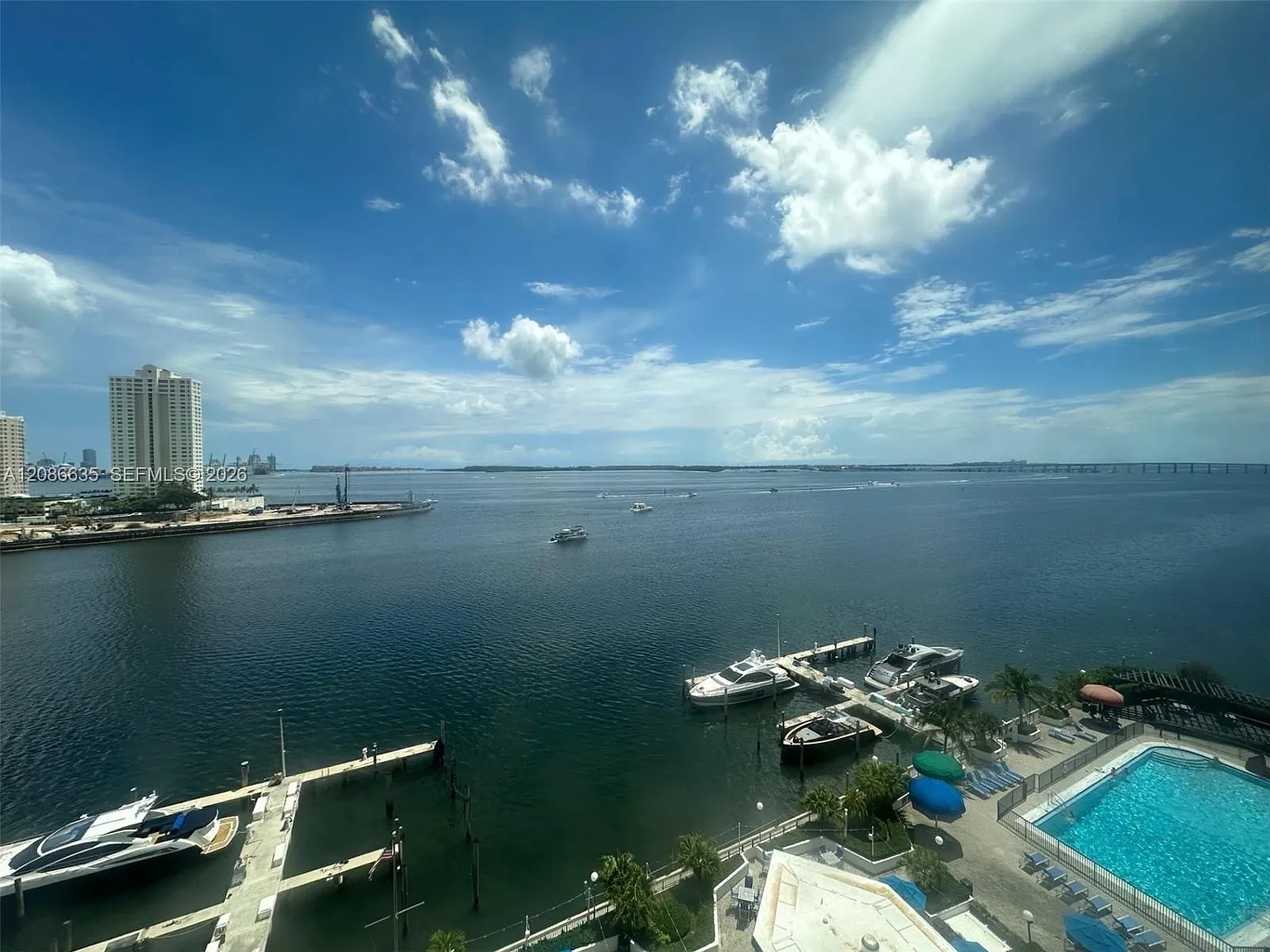 Four Ambassadors Condo Ph — Photo 4