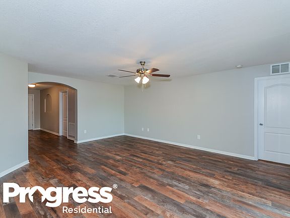 3rd image of 617 Chatham Walk Dr