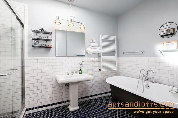 Rented by aptsandlofts.com | media 1