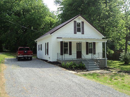 3rd image of 105 George Dr