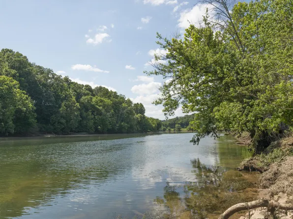 250 River Stone Dr, Blaine, TN 37709