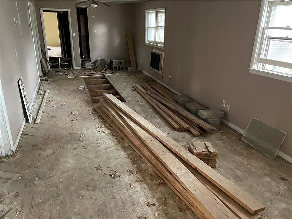 2nd image of 410 W Kirk St