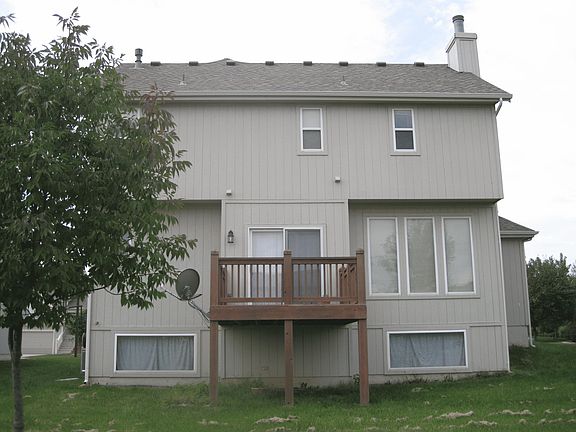 Nice deck and large unfenced back yard