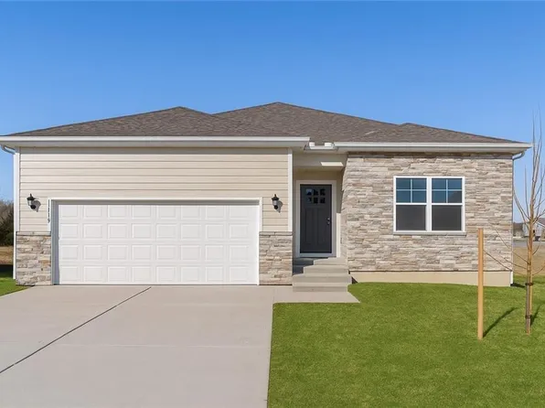 19751 W 201st St, Spring Hill, KS 66083