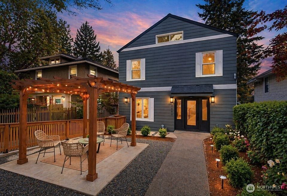 1st image of 2609 10th Avenue W