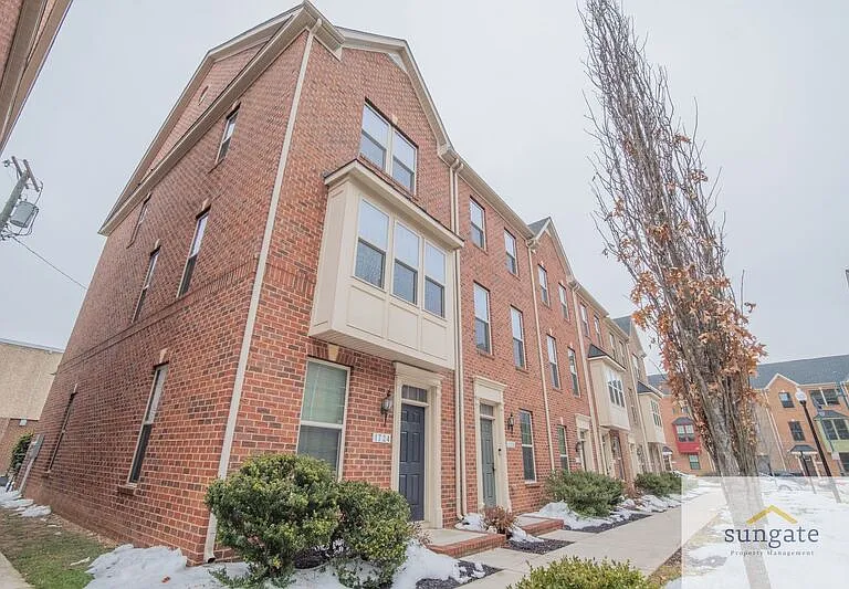 1724 Lantern Mews — Photo 42