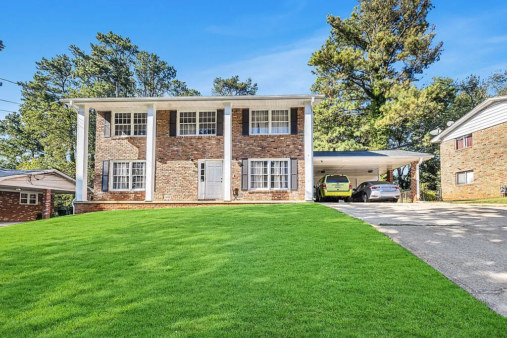4 bed, 2.5 bath, 2052 sqft, $2,300 — Photo 1