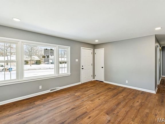 4th image of 10008 Meadowfield Ln