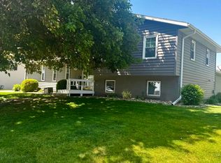 1509 Cantebury Cir, Grundy Center, IA 50638