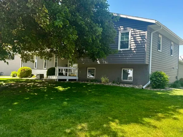 1509 Cantebury Cir, Grundy Center, IA 50638