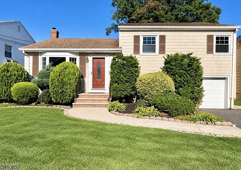 1st image of 827 Savitt Pl