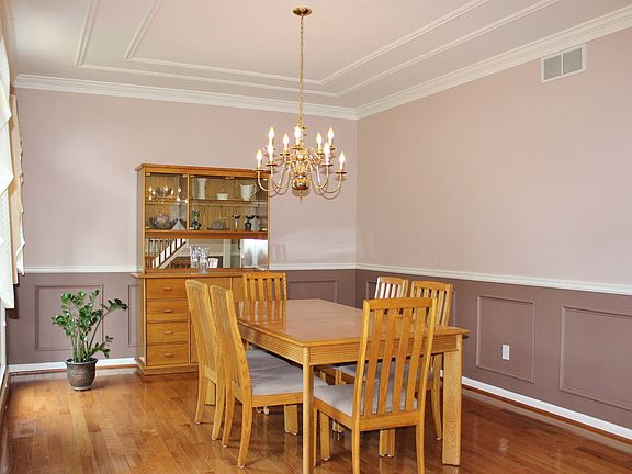 4th image of 16 Stanford Way