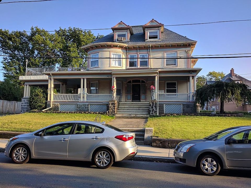 2nd image of 47 Acorn St