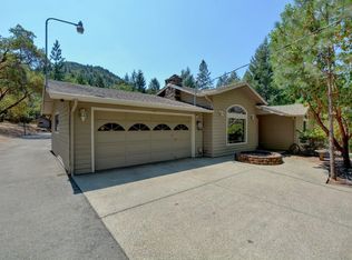 1353 Summit Loop, Grants Pass, OR 97527