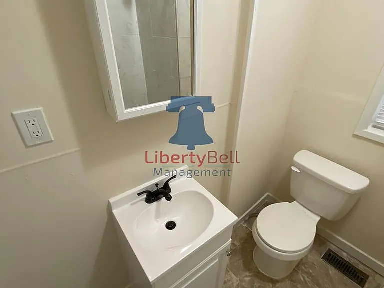 2078 E Pacific St — Photo 9