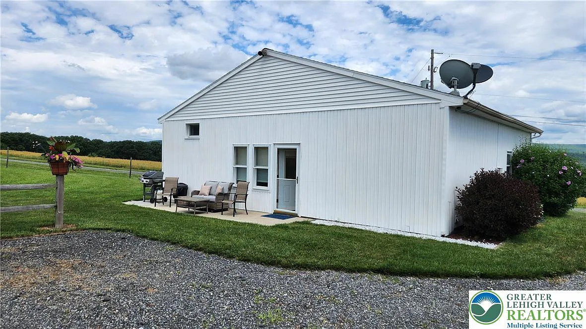 1 bed, 1.0 bath, 1330 sqft, $1,600 — Photo 1