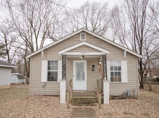 2041 N Travis Ave, Springfield, MO 65803