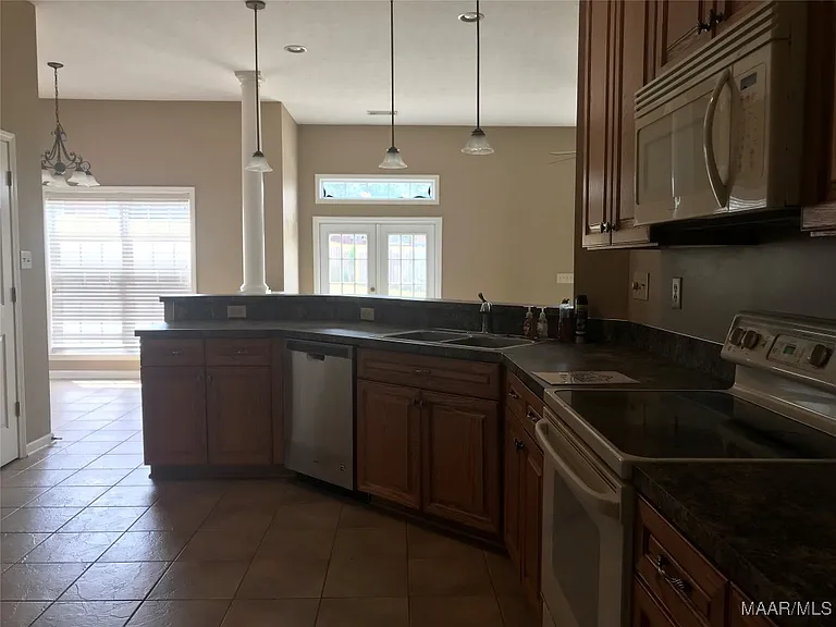 1930 Chancellor Ridge Rd — Photo 7