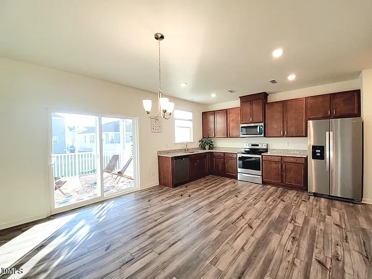 836 Emmer St — Photo 3