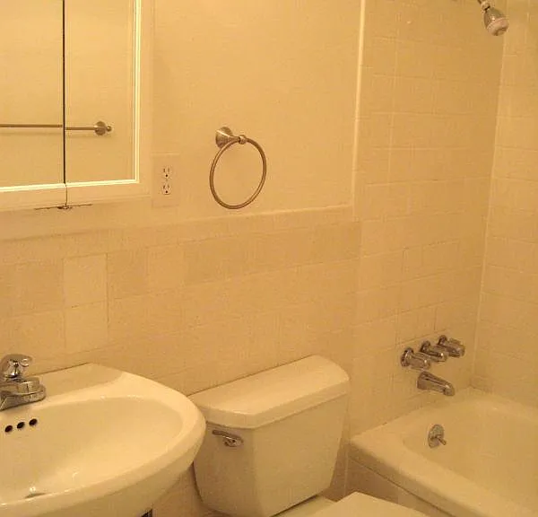 1445 Lake St — Photo 7