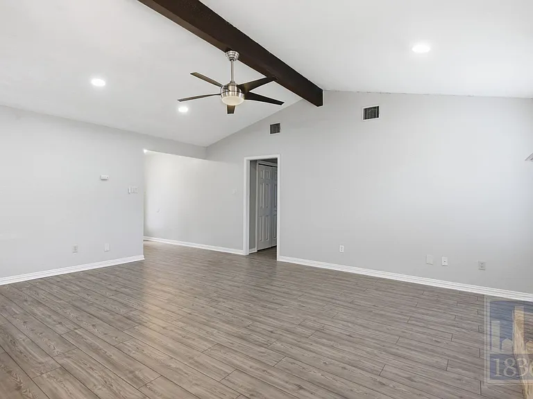 401 Oakridge Pass — Photo 9