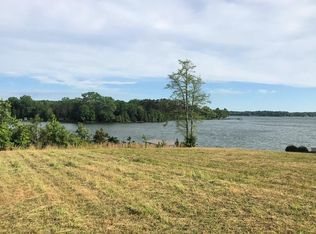 212 Gardenia Dr, Ninety Six, SC 29666