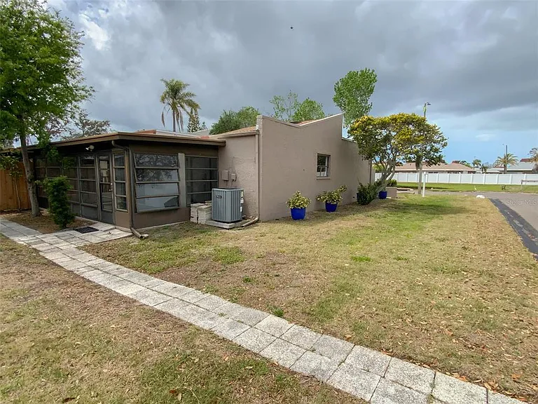 2242 Pinewood Villas Dr — Photo 27