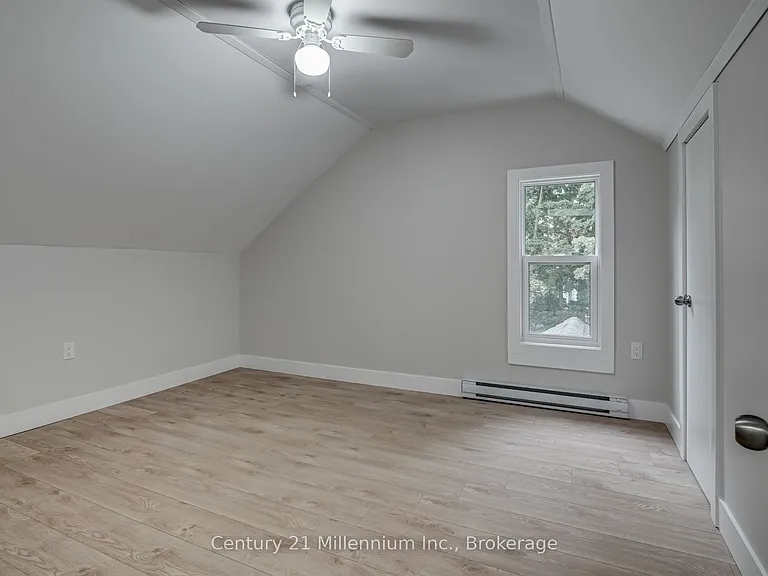 276 Edward St #UPPER — Photo 11