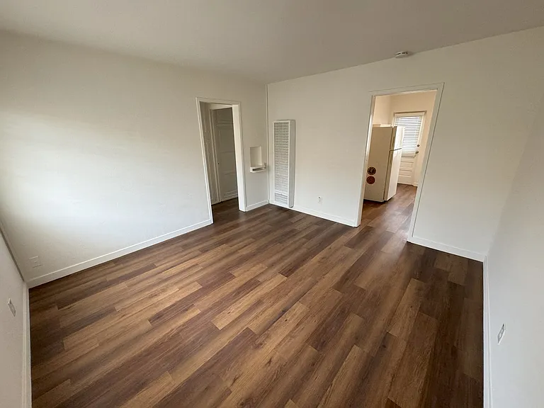 5058-68 Santa Monica Ave #5060.5 — Photo 5