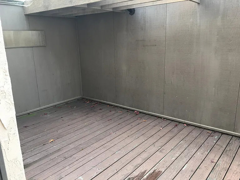 Deck, very private