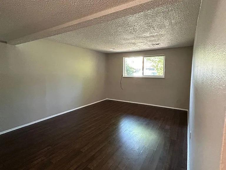 1608 Cottonwood Dr #6 — Photo 4
