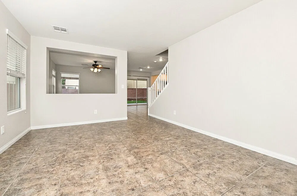 4 bed, 2.5 bath, 2148 sqft, $2,385 — Photo 4