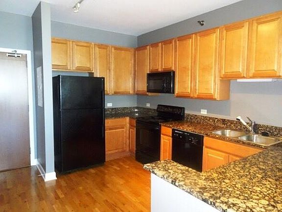 5th image of 1322 S Prairie Ave Unit 705