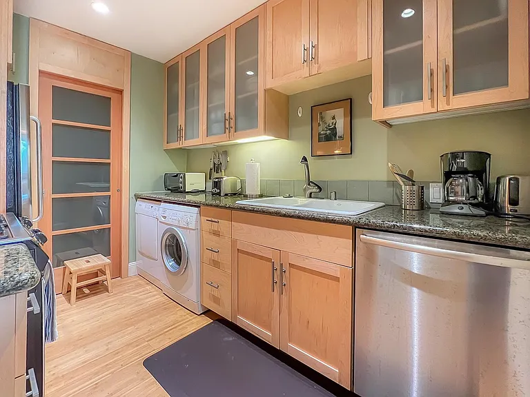 1231 Union St — Photo 7