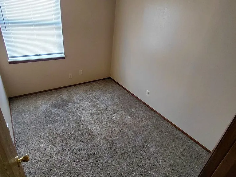 East Terrace Apts — Photo 13