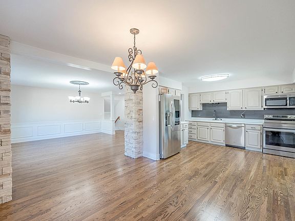 4th image of 2 Sheridan Ct