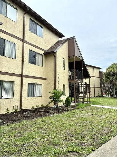 7821 Maplewood Dr #404 in Melbourne, FL 32904 — Photo 2