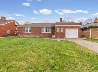 21831 Edgewood St, Saint Clair Shores, MI