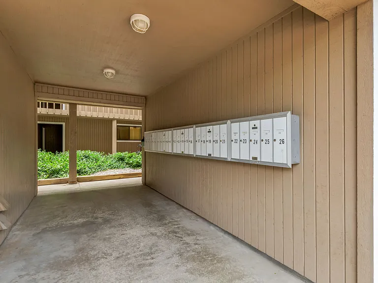 Spruce Street Apartments — Photo 10