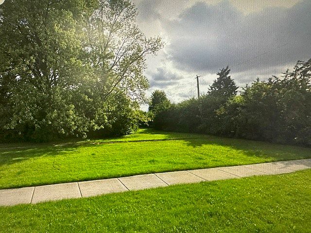 1st image of 429 W Army Trail Blvd