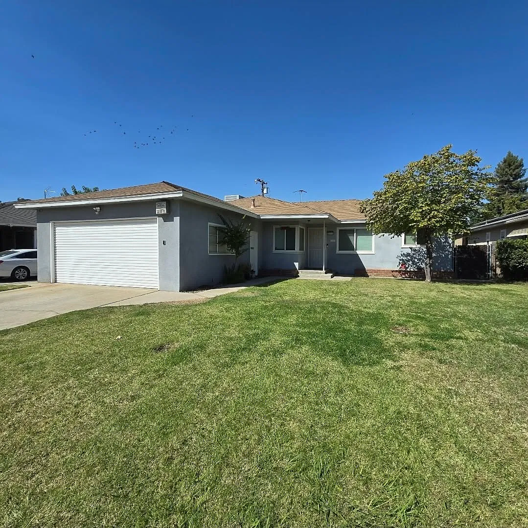 3 bed, 1.5 bath, 1470 sqft, $2,395 — Photo 2